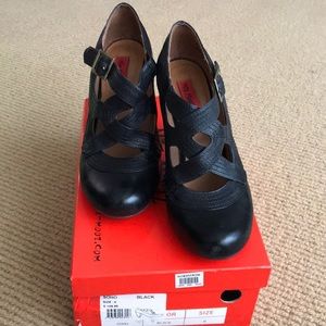 Mix Mooz Soho Black retro heels.